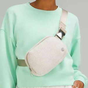 NWT Lululemon Everywhere Belt Bag White Fleece